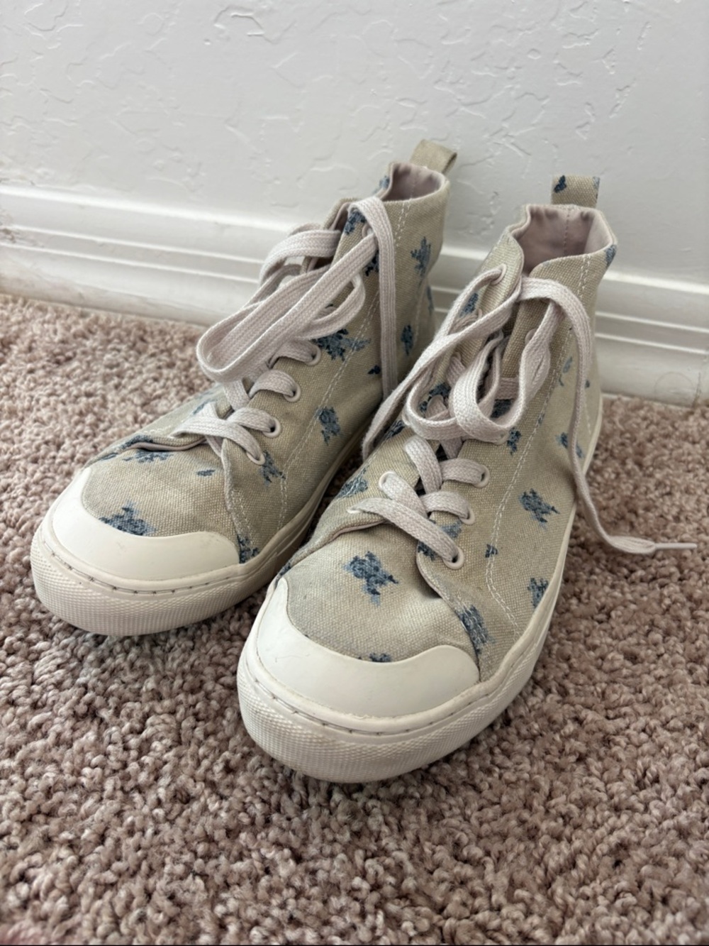 Universal Thread Jolie High-Top Canvas Sneakers Beige Blue Floral Print Sz 7